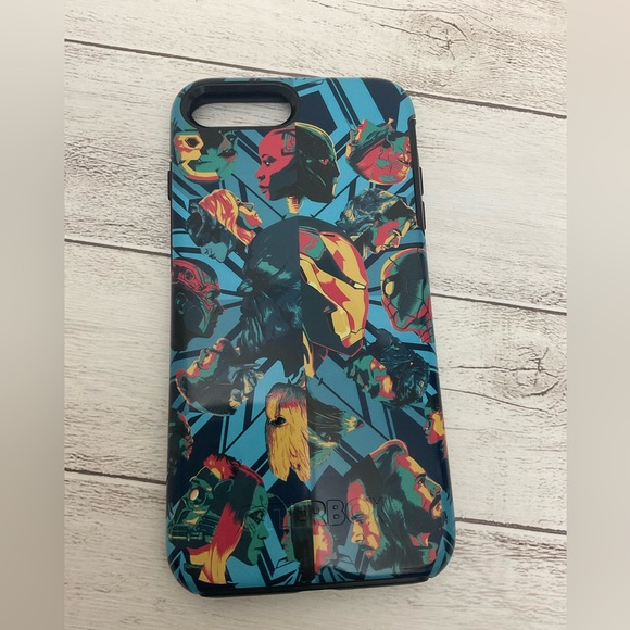 Marvel Avengers IPhone 7/8 Plus Case by Otterbox Slightly Used - Picture 7 of 11